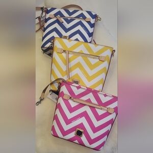 NWT Dooney & Bourke Chevron Small Zip Crossbody